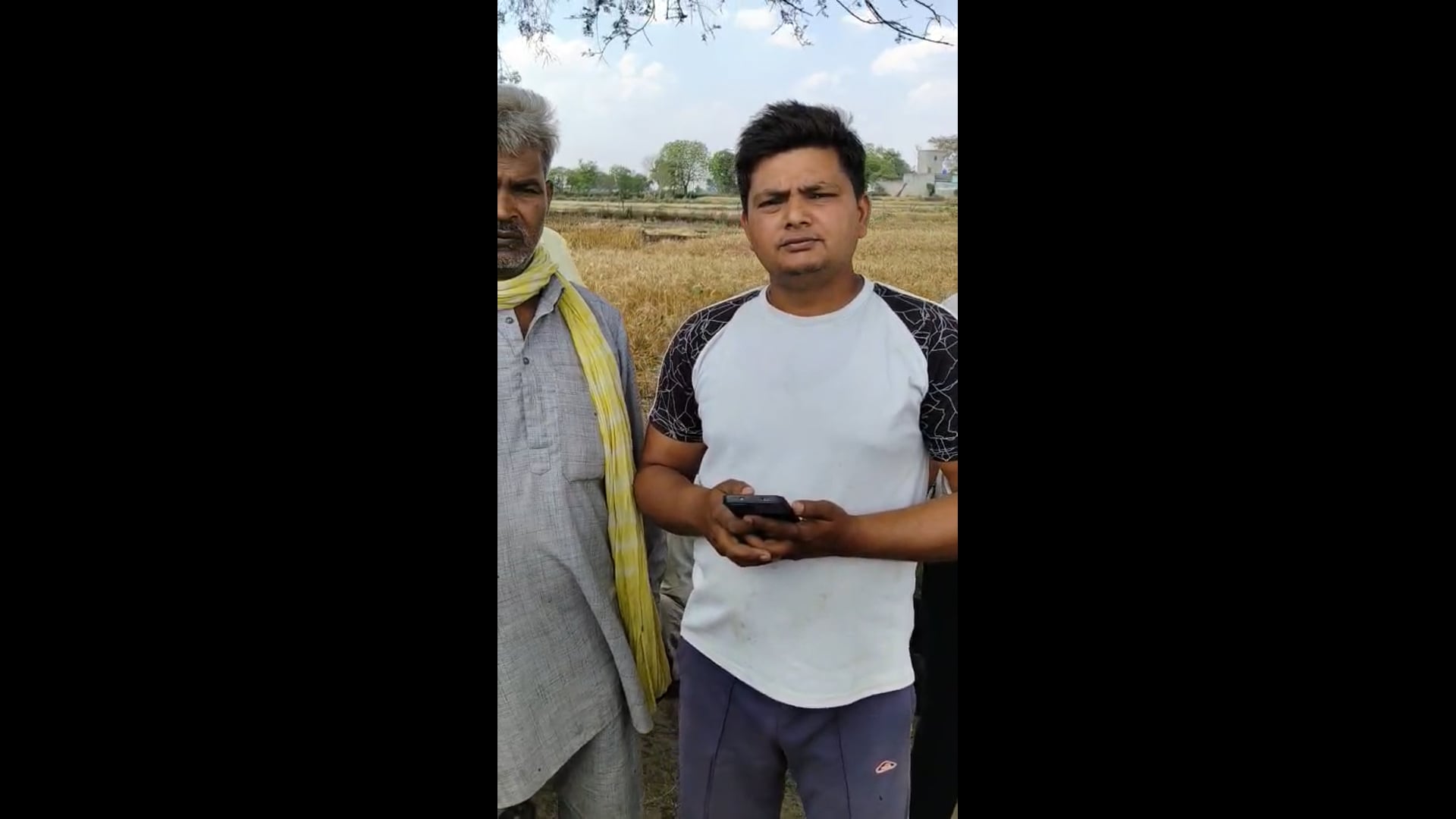 इरोली जुन्नार में गेहूं की चार एकड़ खड़ी फसल में बिजली का तार टूटने से लगी आग किसान परेशान प्रशासन पहुंचा मौके पर 