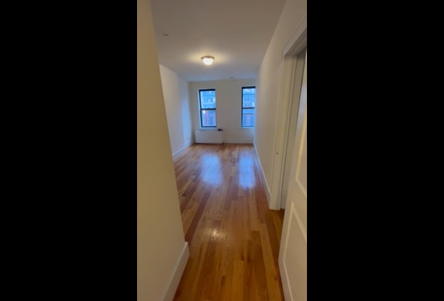 Large en-suite master in Hell’s Kitchen, NYC Main Photo