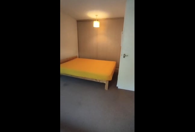  Prime Studio | 30m to London | 5-Min Walk to Redh Main Photo