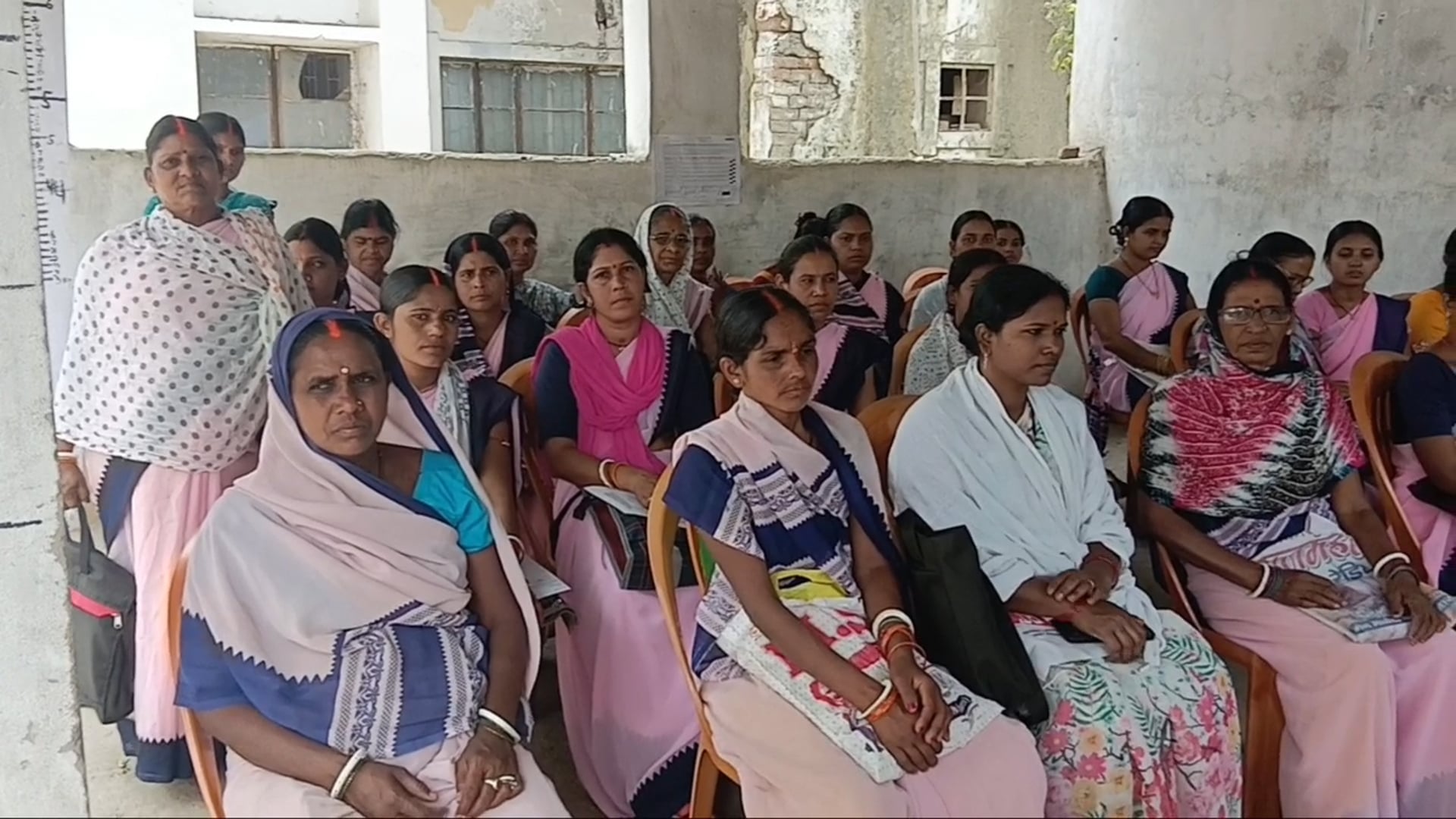 सिरदला प्राथमिक स्वास्थ्य केंद्र में एचपीवी टीकाकरण को लेकर आशा कर्मियों को दिया गया प्रशिक्षण