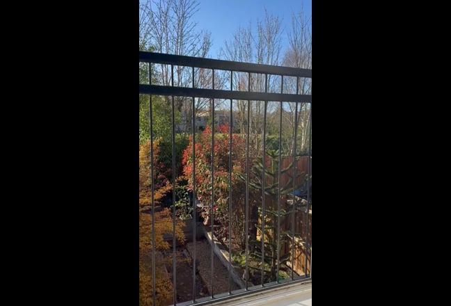  Spacious Townhouse - Hagley -close to station Main Photo