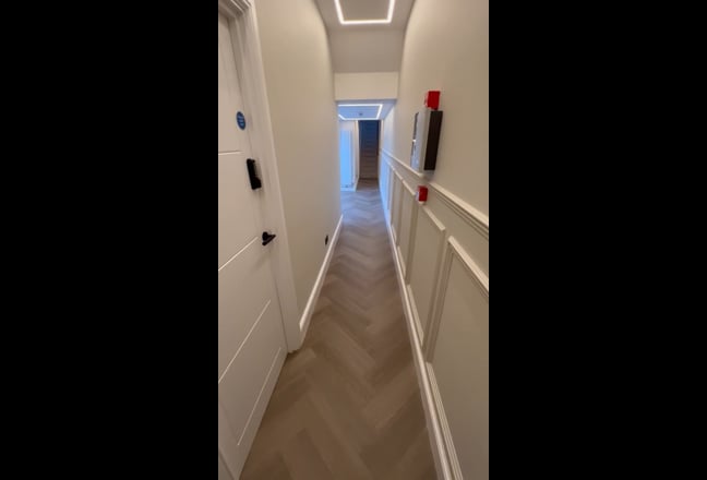  Beautiful home  - 4 Ensuite Bedrooms - New Refurb Main Photo