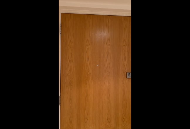 Spacious double room in 2-bed 2-bath: Canary Wharf Main Photo