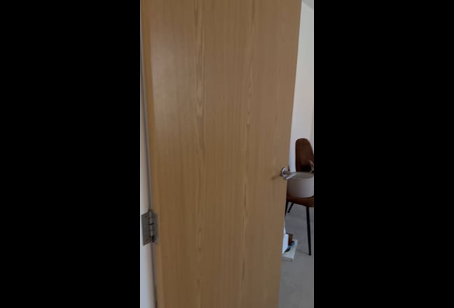 Large Double Room with Own Bathroom and Parking  Main Photo