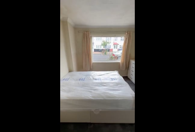 Large room available in Croydon! Main Photo