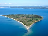 Green Island – Private island in Wisconsin, United States – video thumbnail