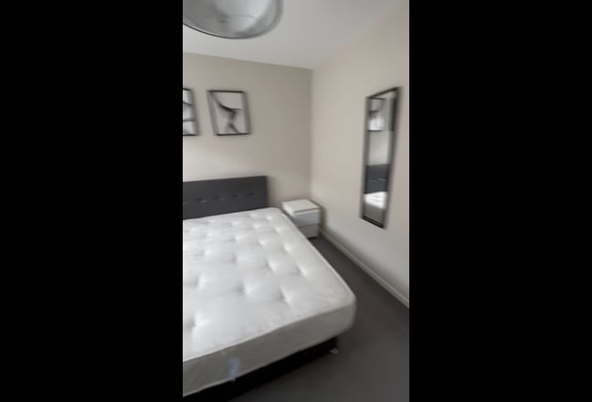 Beautiful Room in a quiet but central location Main Photo