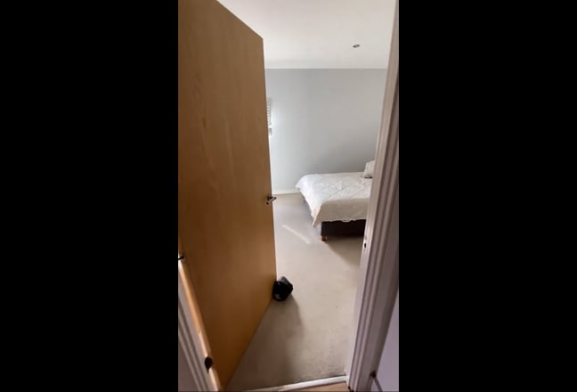 Stunning Cardiff Bay Flat with Parking & en suite Main Photo