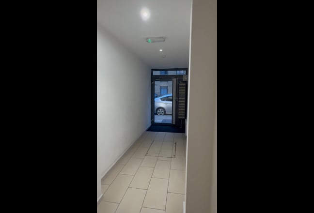 Spacious double room close to Kings cross Main Photo