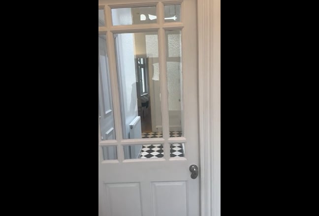 Ground & First Floor Modern Victorian Flat Main Photo