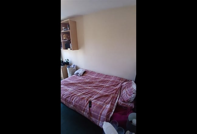 Spacious Double Room with Balcony tenancy takeover Main Photo