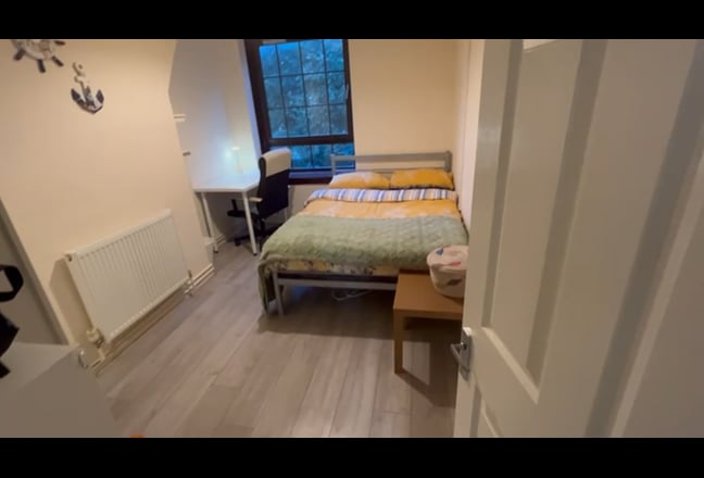 Bright Double Room | Rhodes House  Main Photo