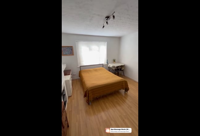 Clan, massive room 4 mjns Welling station, parking Main Photo