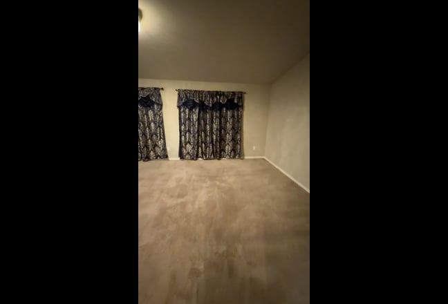 Large master bedroom Main Photo