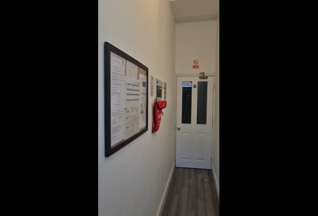 Large furnished bedroom with ensuite + double bed Main Photo