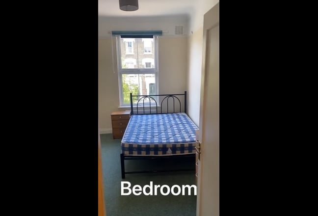 Double Room in Mixed Prof Houseshare Main Photo