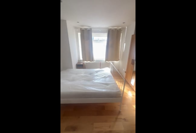 Studio Flat to Let in N22 Turnpike Lane Main Photo