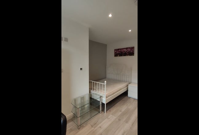 One Bedroom Apartment to Let Main Photo