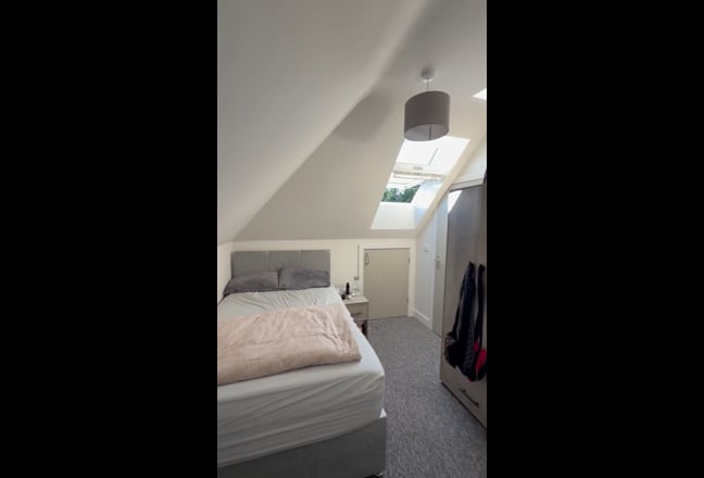 Cosy Ensuite Double Room in GU2 9SG Main Photo