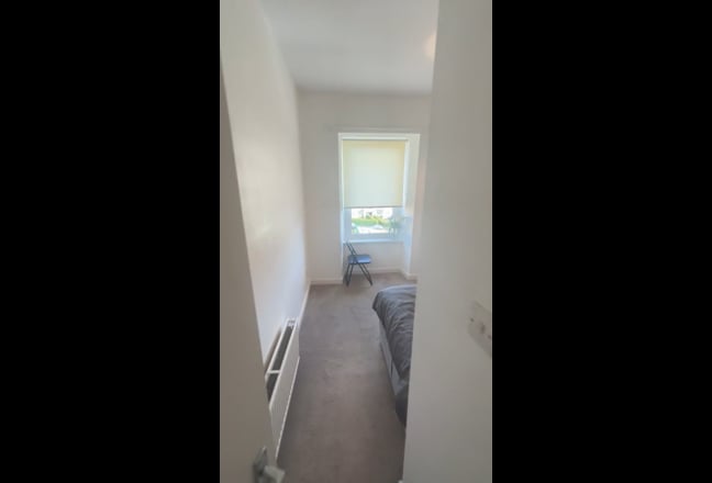 Bright Double Room in Clean Flat – G32 – Available Main Photo