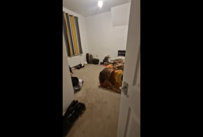 Beautiful room to rent by Tooting Station! Main Photo