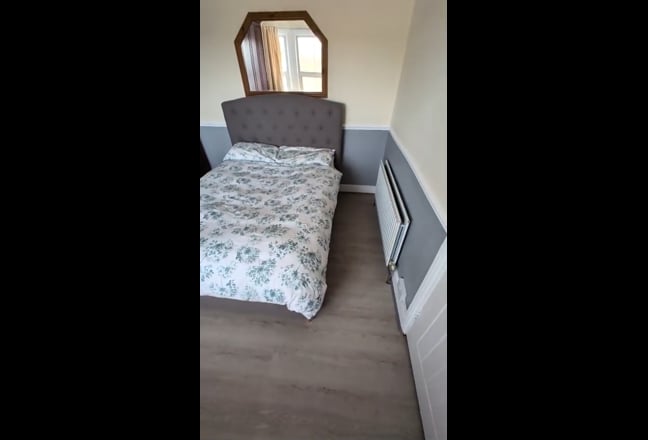 Beautiful cosy and airy room Main Photo