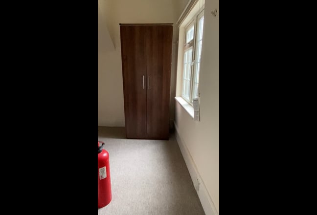 Spacious Double Room | Bills Inc| Rent Negotiable  Main Photo