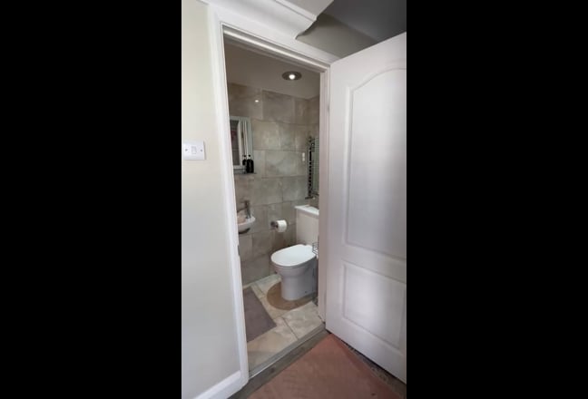 Spacious Double Room with Private Shower Main Photo