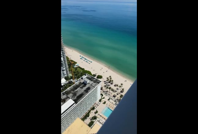 Renting a master bedroom (ocean front). Main Photo