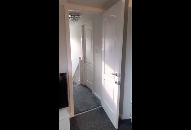 Double en-suite room with single bed Main Photo