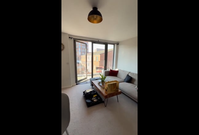 Bright 1 bedroom flat in great residential area! Main Photo