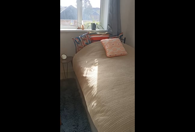 Beautiful double bed  Main Photo