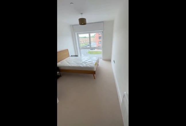 1 bedroom available in a 2 bedroom flat en-suite Main Photo