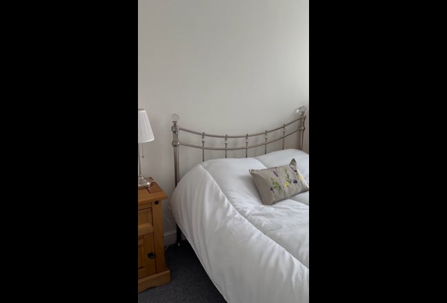 *Beautiful Room in All Female House  * Main Photo