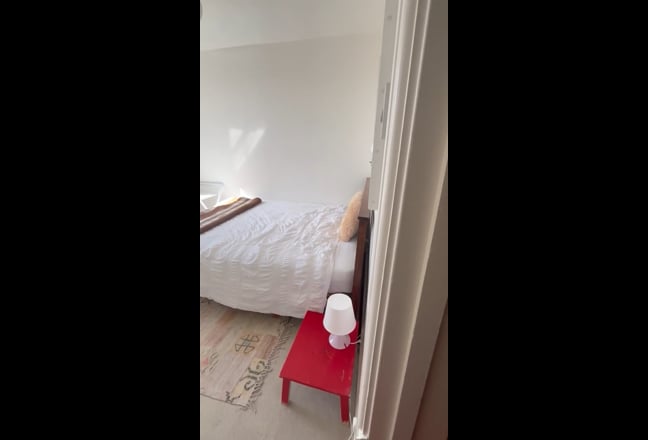 Single room in family home  Main Photo