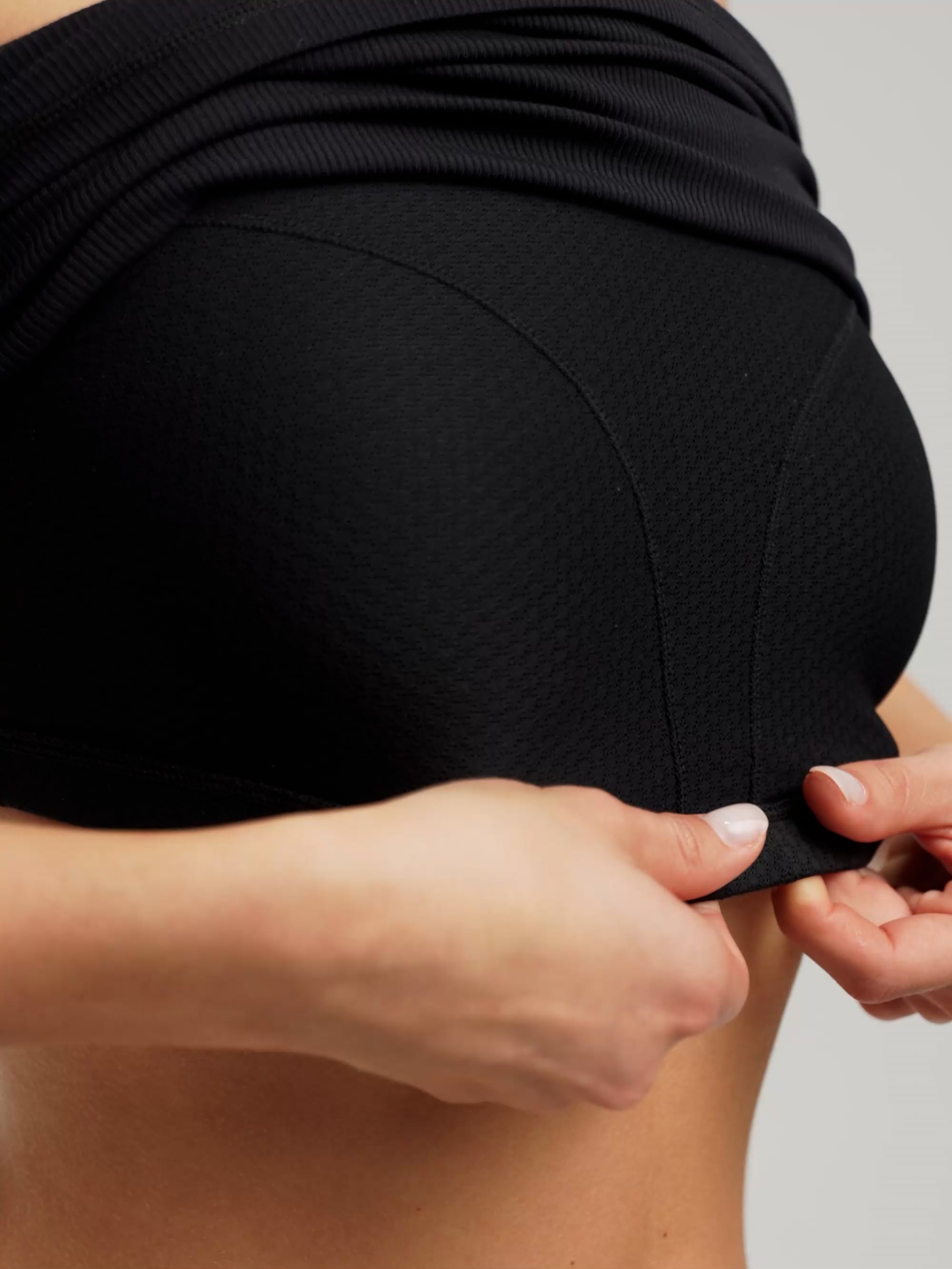 גופייה עם חזייה פנימית בשילוב בד מודל ריב