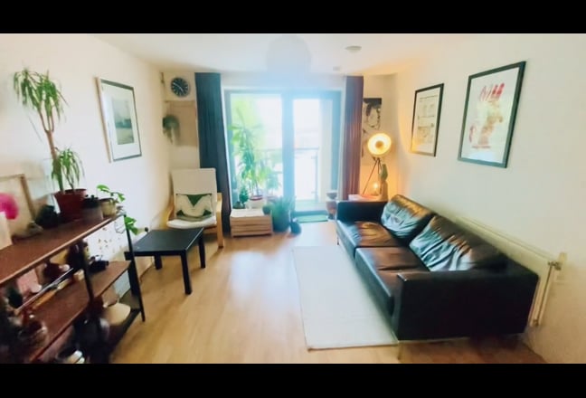 Ensuite double room with balcony in modern flat Main Photo