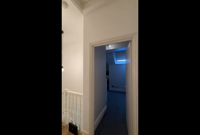 Spacious double room with storage Main Photo