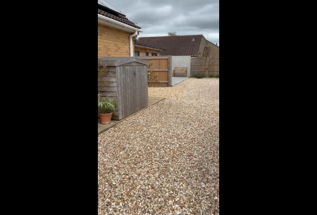 Self-contained Studio with parking from &pound;200 pw Main Photo