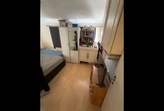 Ensuite available near Hendon central  Main Photo