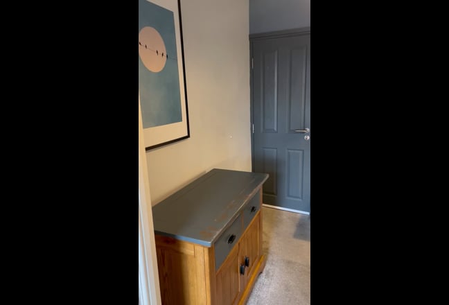 Large attic room  partial en-suite rm avail. April Main Photo