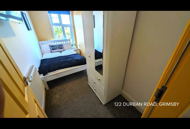 Striking Shared House on Durban Rd, Grimsby Main Photo