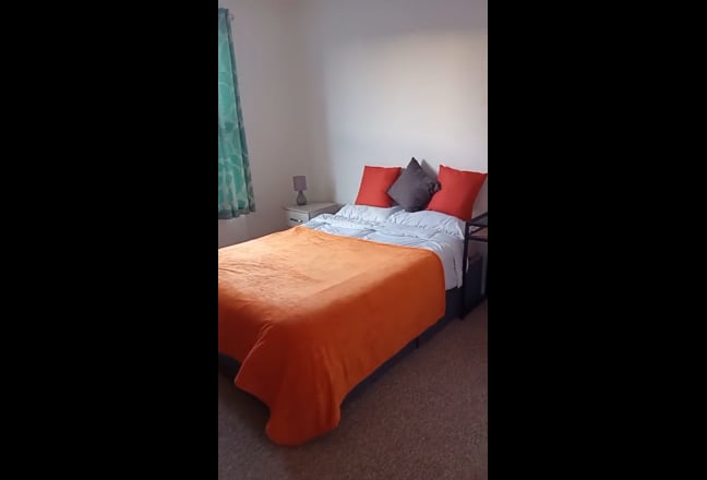 Newly refurbished, luxury bedrooms! Prime location Main Photo