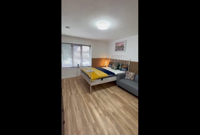 The complete Studios with ensuite and kitchen Main Photo