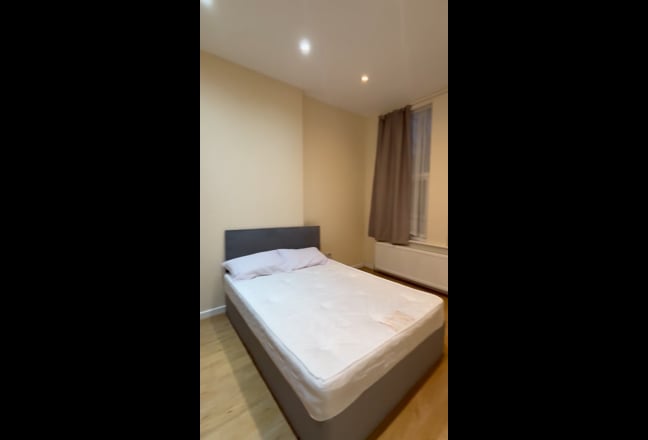 All Included - 3mins to northern- Spacious House Main Photo