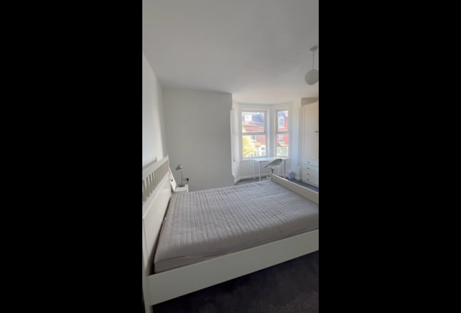 Room Available in 5 Bed Shared Professional House  Main Photo