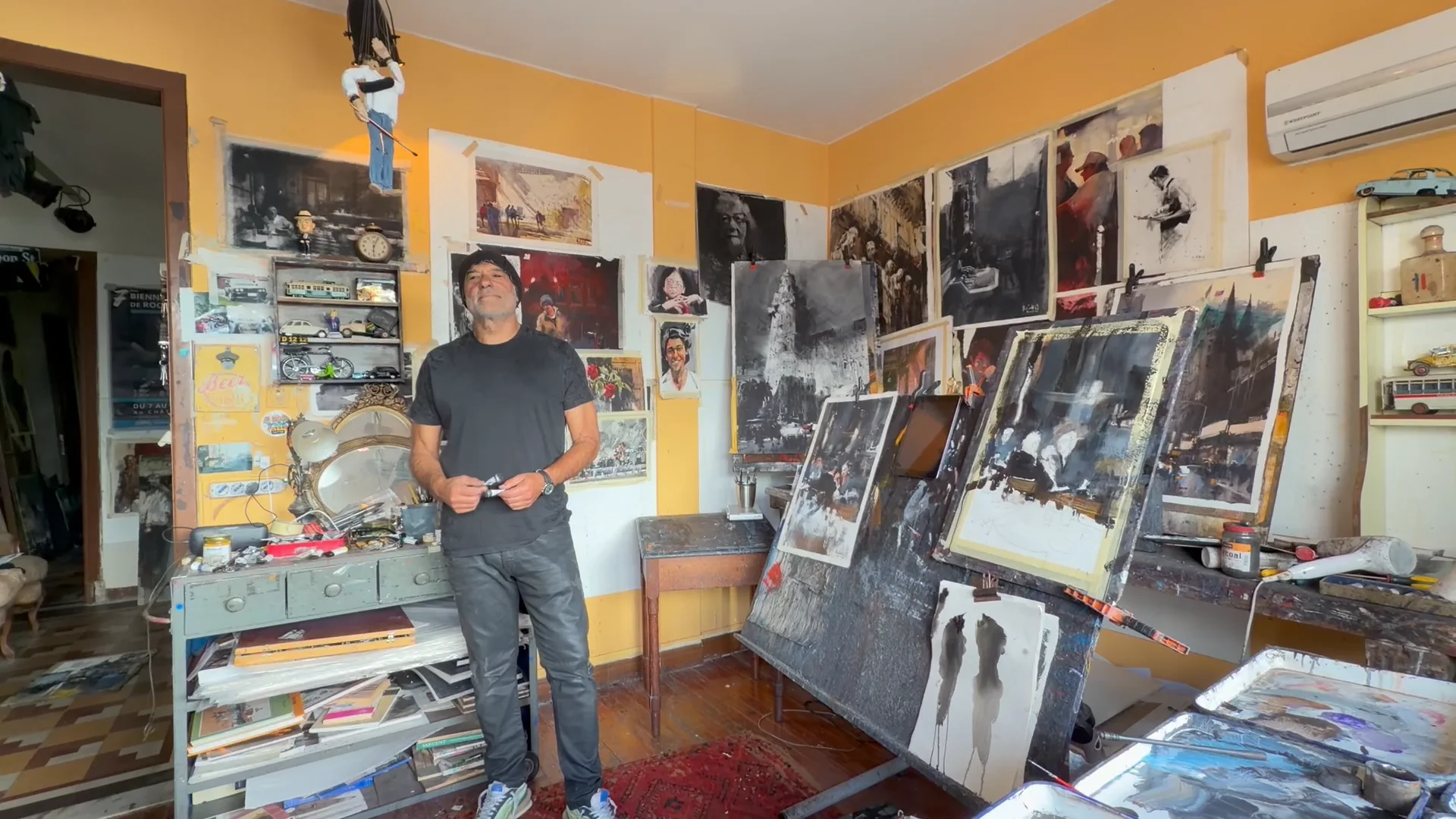 Alvaro Castagnet's Greys - DANIEL SMITH Artists' Materials
