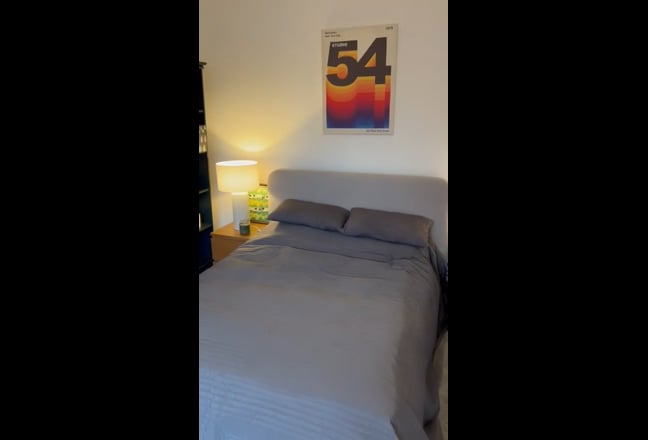 Large double for clean, friendly kind person  Main Photo