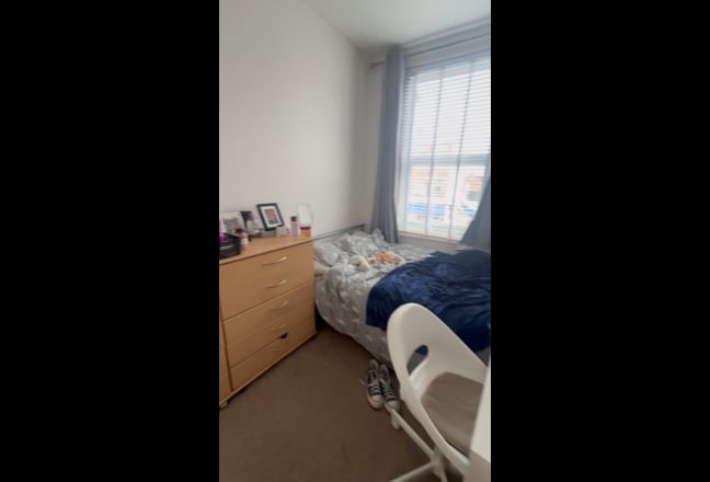 Double room shepherds Bush W12 in Flat share  Main Photo