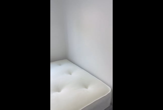 Ensuite Room  Main Photo